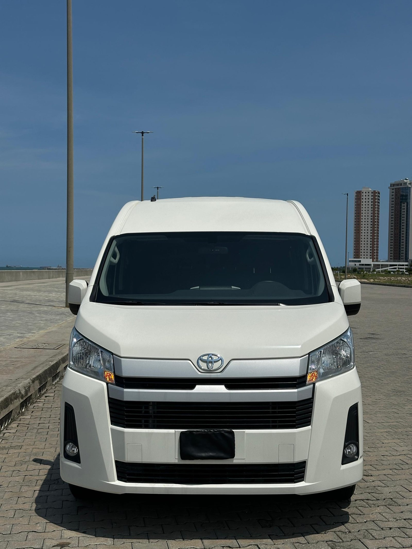 Toyota Hiace 2
