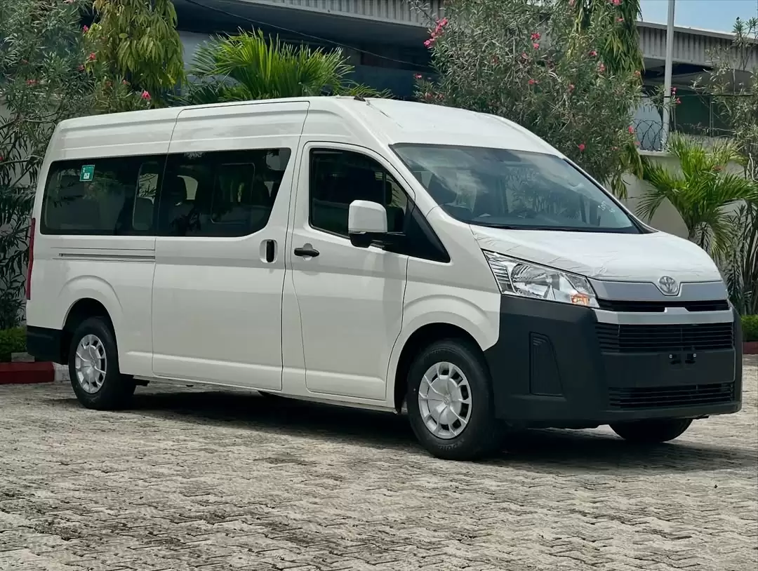 Toyota Hiace 7